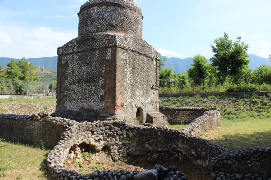 Avella  Visita ai monumenti da parte dei membri del Centro 66 dellArciconfraternita Universale di Santa Filomena