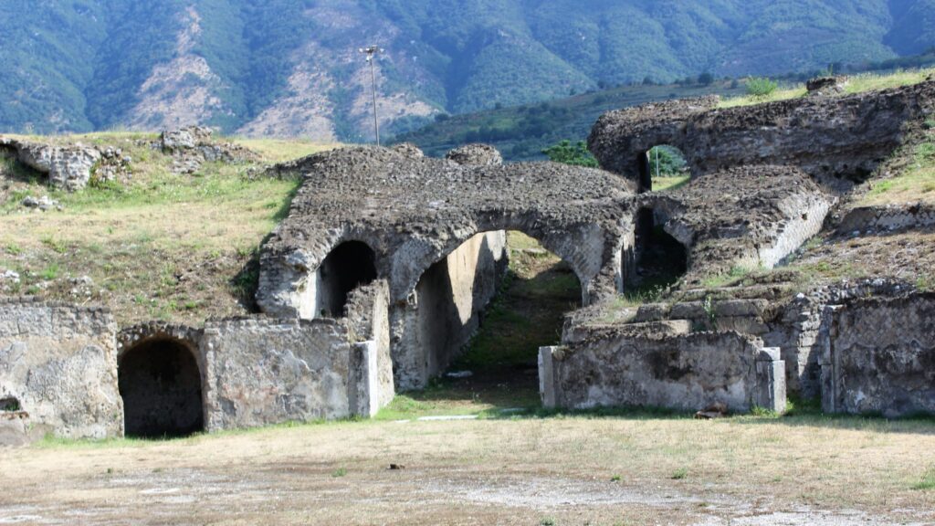 Avella  Visita ai monumenti da parte dei membri del Centro 66 dellArciconfraternita Universale di Santa Filomena