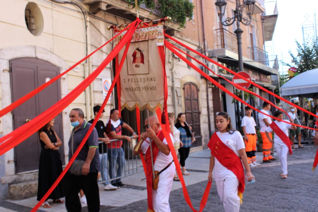 MUGNANO. Ieri la marcia dei Battenti in onore a San Pellegrino
