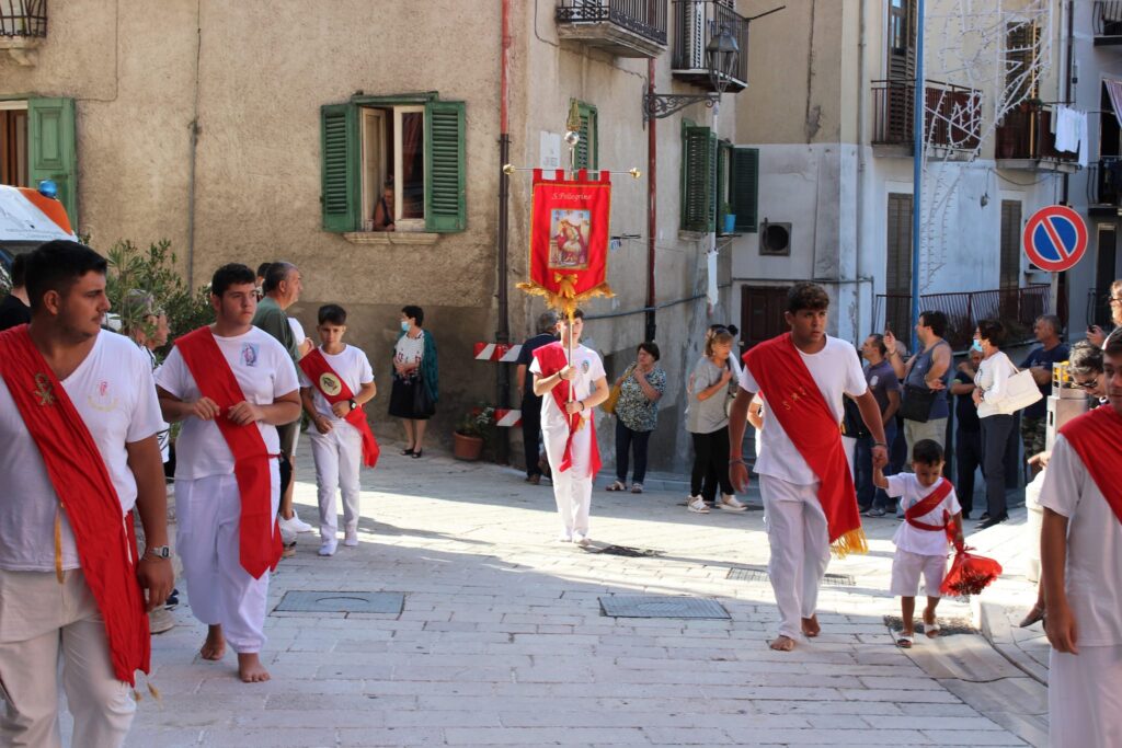 MUGNANO. Ieri la marcia dei Battenti in onore a San Pellegrino