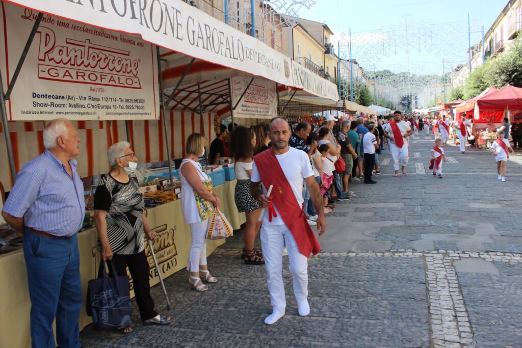 MUGNANO. Ieri la marcia dei Battenti in onore a San Pellegrino