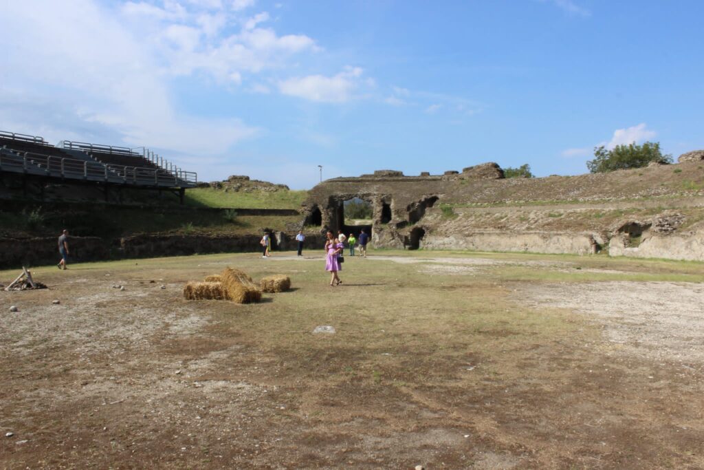 Avella  Visita ai monumenti da parte dei membri del Centro 66 dellArciconfraternita Universale di Santa Filomena