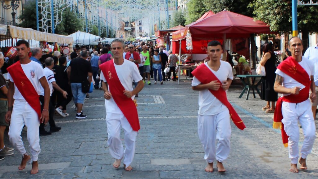 MUGNANO. Ieri la marcia dei Battenti in onore a San Pellegrino