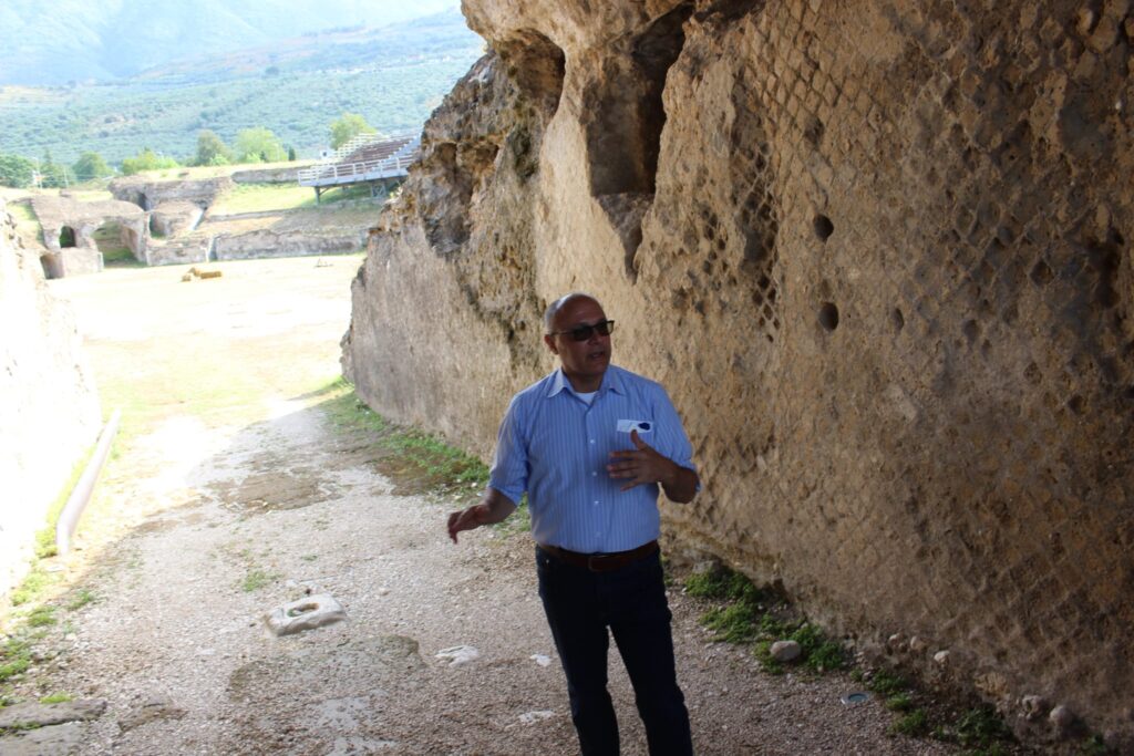 Avella  Visita ai monumenti da parte dei membri del Centro 66 dellArciconfraternita Universale di Santa Filomena