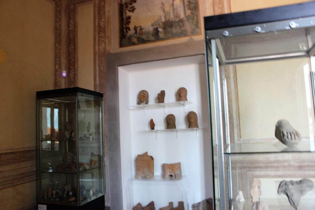 Avella  Visita ai monumenti da parte dei membri del Centro 66 dellArciconfraternita Universale di Santa Filomena