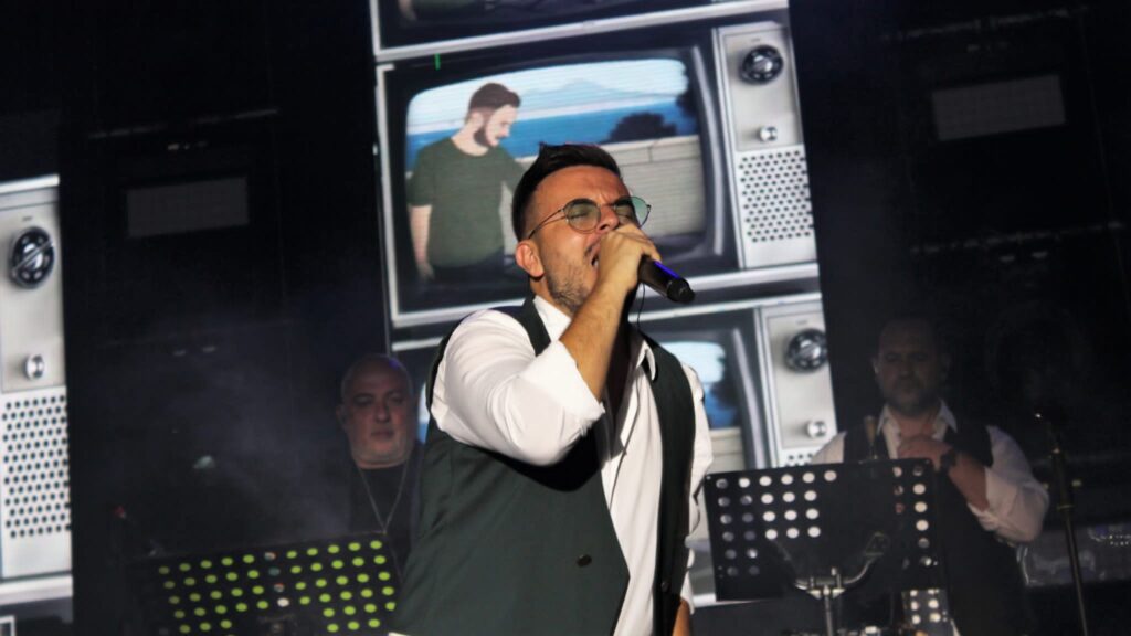 Mugnano  Festa di Santa Filomena semplicemente perfetta! Andrea Sannino incanta. Foto & Video