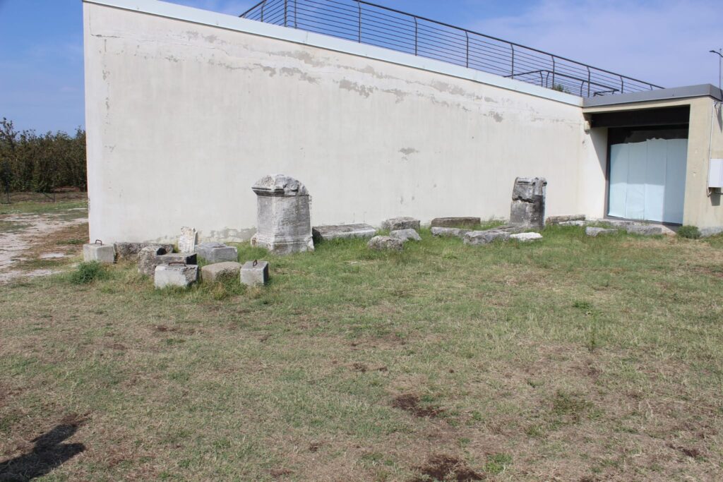 Avella  Visita ai monumenti da parte dei membri del Centro 66 dellArciconfraternita Universale di Santa Filomena