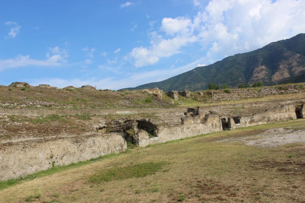 Avella  Visita ai monumenti da parte dei membri del Centro 66 dellArciconfraternita Universale di Santa Filomena