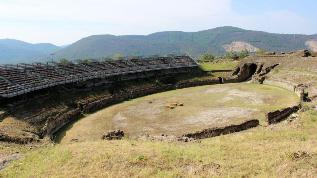 Avella  Visita ai monumenti da parte dei membri del Centro 66 dellArciconfraternita Universale di Santa Filomena