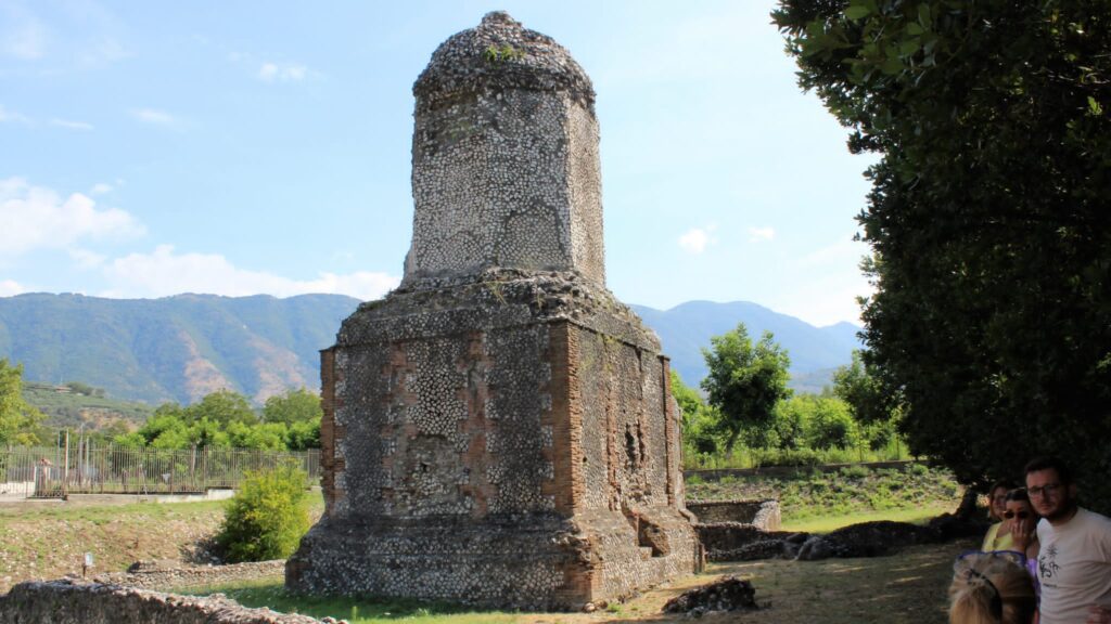 Avella  Visita ai monumenti da parte dei membri del Centro 66 dellArciconfraternita Universale di Santa Filomena