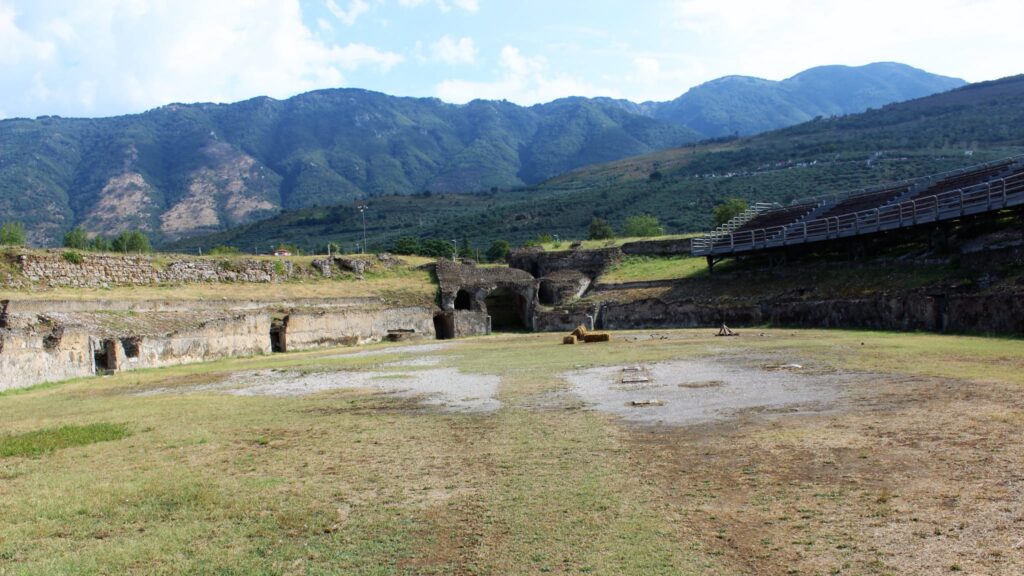 Avella  Visita ai monumenti da parte dei membri del Centro 66 dellArciconfraternita Universale di Santa Filomena