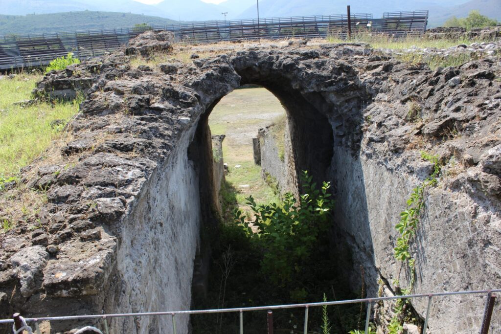 Avella  Visita ai monumenti da parte dei membri del Centro 66 dellArciconfraternita Universale di Santa Filomena