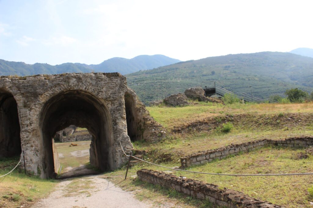 Avella  Visita ai monumenti da parte dei membri del Centro 66 dellArciconfraternita Universale di Santa Filomena
