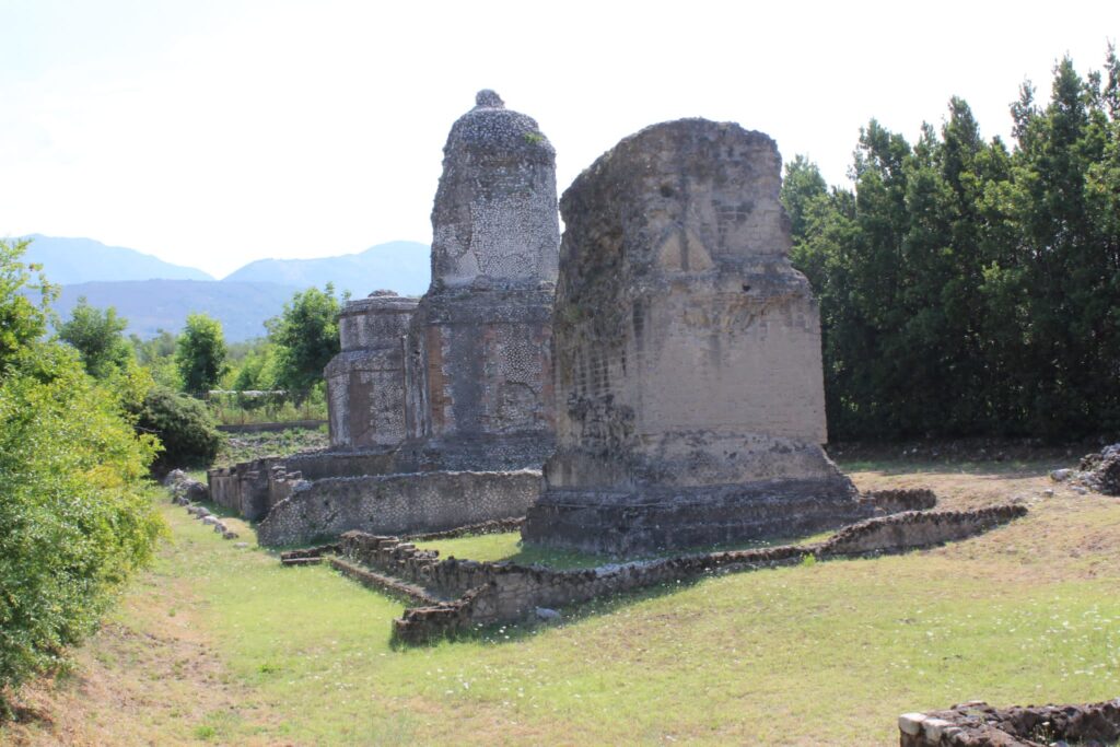 Avella  Visita ai monumenti da parte dei membri del Centro 66 dellArciconfraternita Universale di Santa Filomena