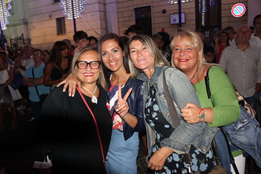 Mugnano  Festa di Santa Filomena semplicemente perfetta! Andrea Sannino incanta. Foto & Video