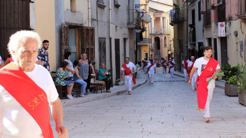 MUGNANO. Ieri la marcia dei Battenti in onore a San Pellegrino