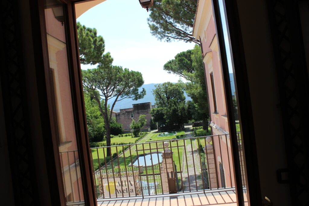 Avella  Visita ai monumenti da parte dei membri del Centro 66 dellArciconfraternita Universale di Santa Filomena