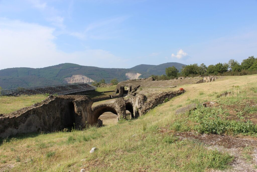 Avella  Visita ai monumenti da parte dei membri del Centro 66 dellArciconfraternita Universale di Santa Filomena