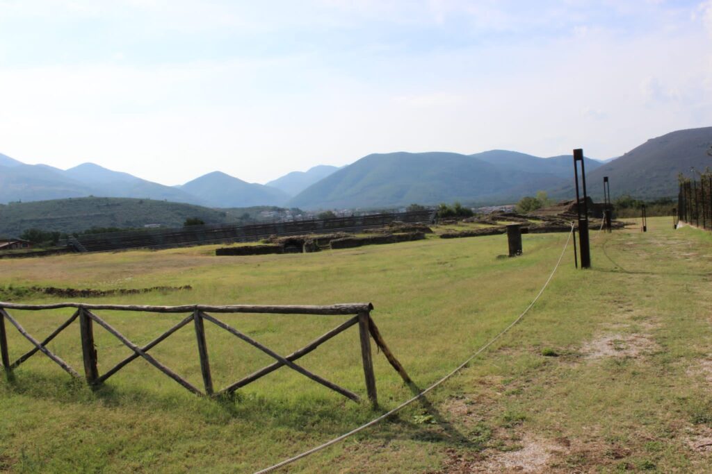 Avella  Visita ai monumenti da parte dei membri del Centro 66 dellArciconfraternita Universale di Santa Filomena