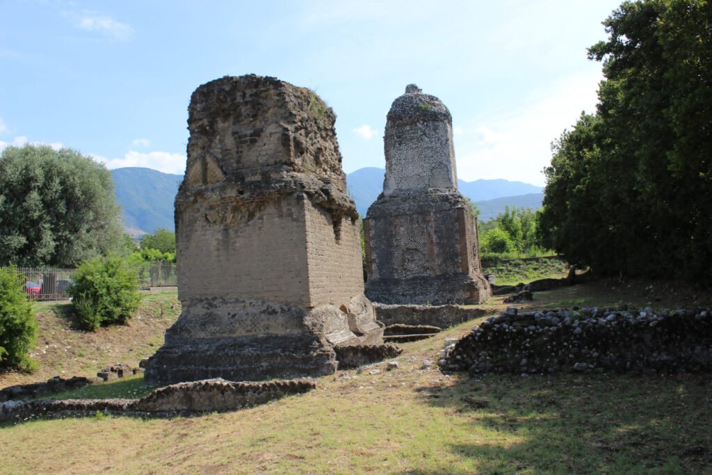 Avella  Visita ai monumenti da parte dei membri del Centro 66 dellArciconfraternita Universale di Santa Filomena