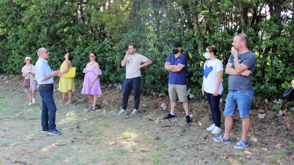 Avella  Visita ai monumenti da parte dei membri del Centro 66 dellArciconfraternita Universale di Santa Filomena