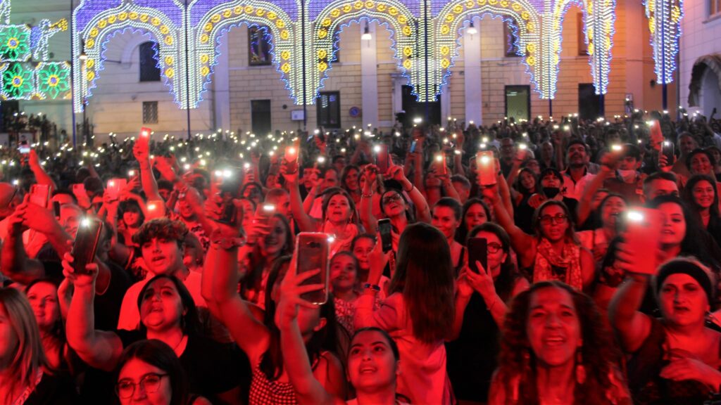 Mugnano  Festa di Santa Filomena semplicemente perfetta! Andrea Sannino incanta. Foto & Video