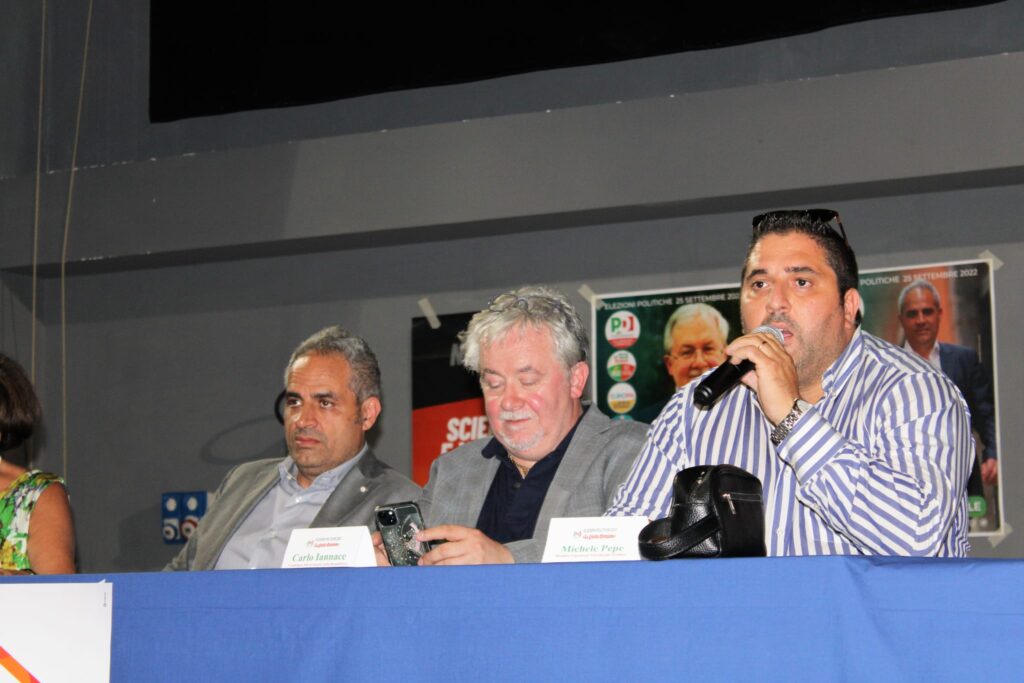 I candidati Pd fanno tappa a Baiano in cerca di consensi. Ecco le foto