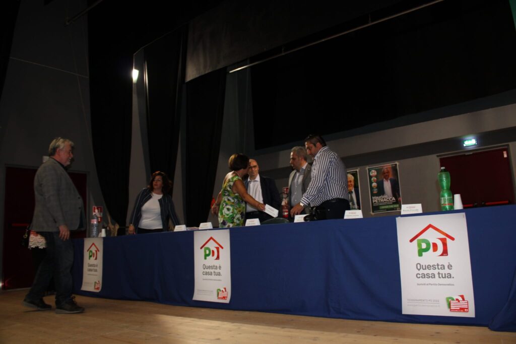 I candidati Pd fanno tappa a Baiano in cerca di consensi. Ecco le foto