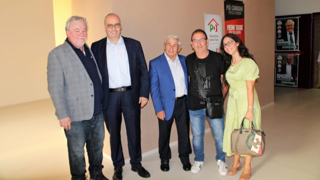 I candidati Pd fanno tappa a Baiano in cerca di consensi. Ecco le foto