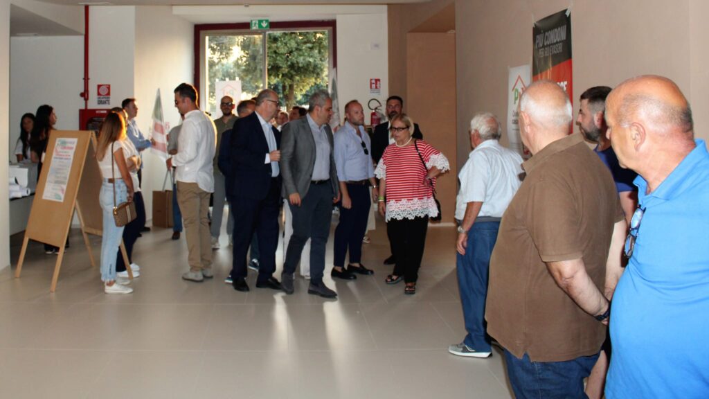 I candidati Pd fanno tappa a Baiano in cerca di consensi. Ecco le foto