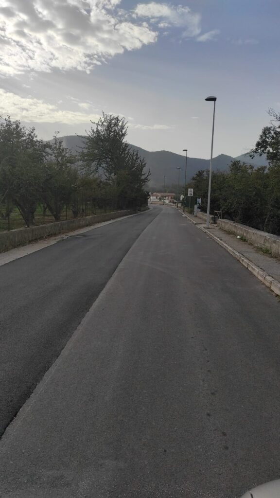 Forino (Av): Completata la sistemazione di un altra arteria cittadina. Rifatto lasfalto di Via San Pietro. Ultima di una serie di opere che hanno migliorato la condizione cittadina