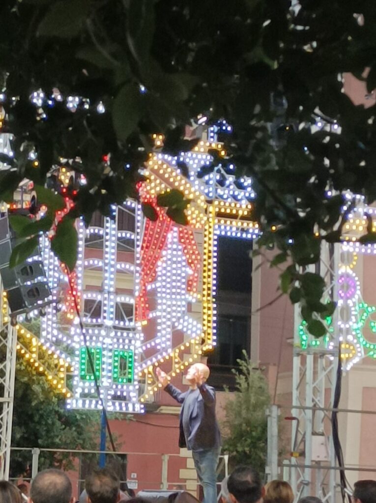 AVELLA. Festa patronale, Peppe Iodice è un successo. Applausi e tante risate