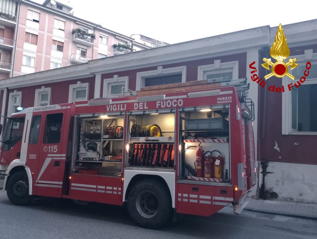 AVELLINO. In fiamme ex asilo Patria e Lavoro