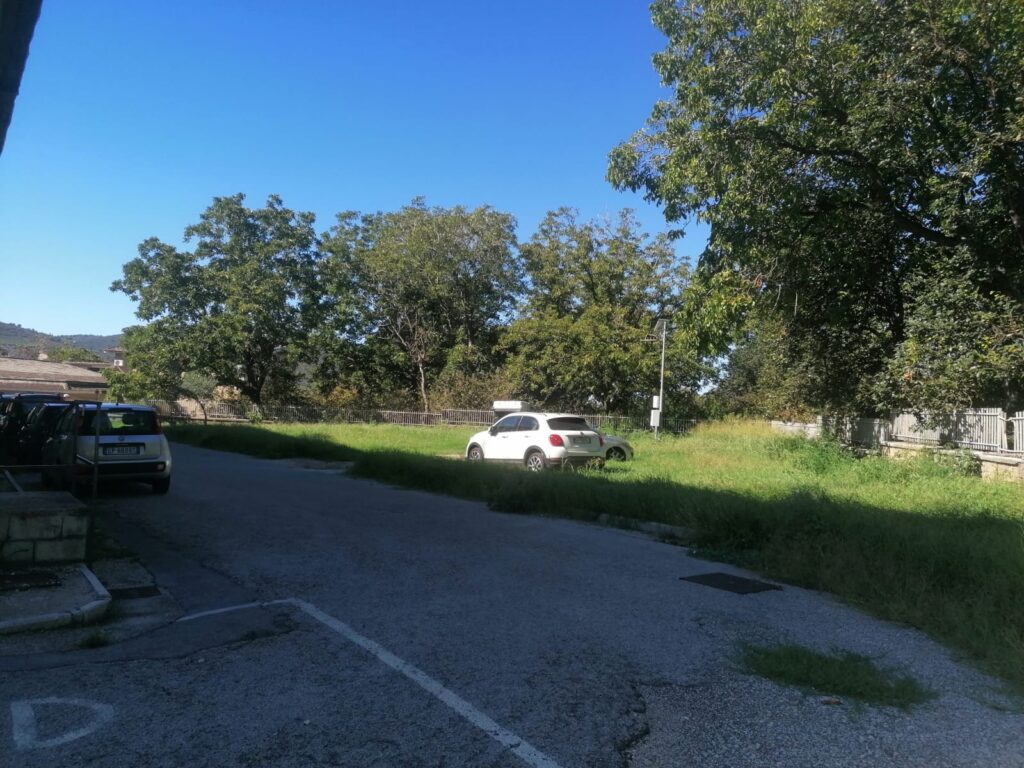 AVELLA. Inizia la scuola, un componente del consiglio di istituto chiede la pulizia delle aree verdi