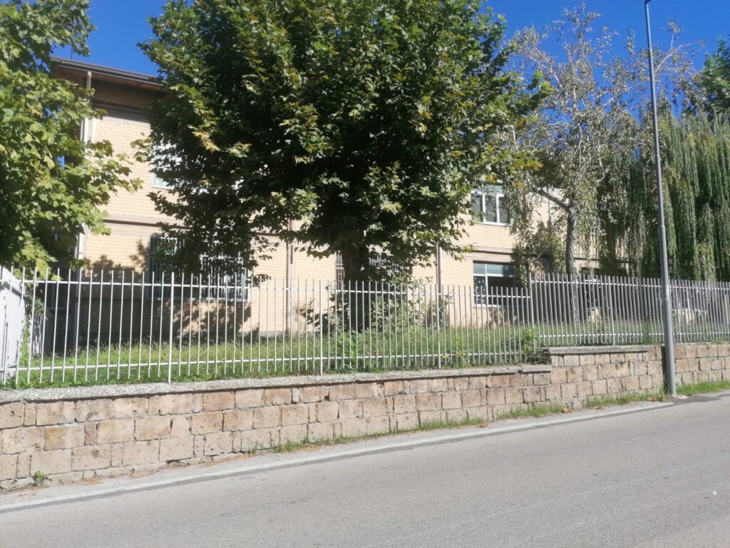 AVELLA. Inizia la scuola, un componente del consiglio di istituto chiede la pulizia delle aree verdi