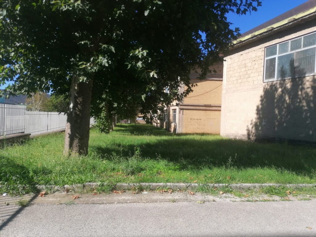 AVELLA. Inizia la scuola, un componente del consiglio di istituto chiede la pulizia delle aree verdi