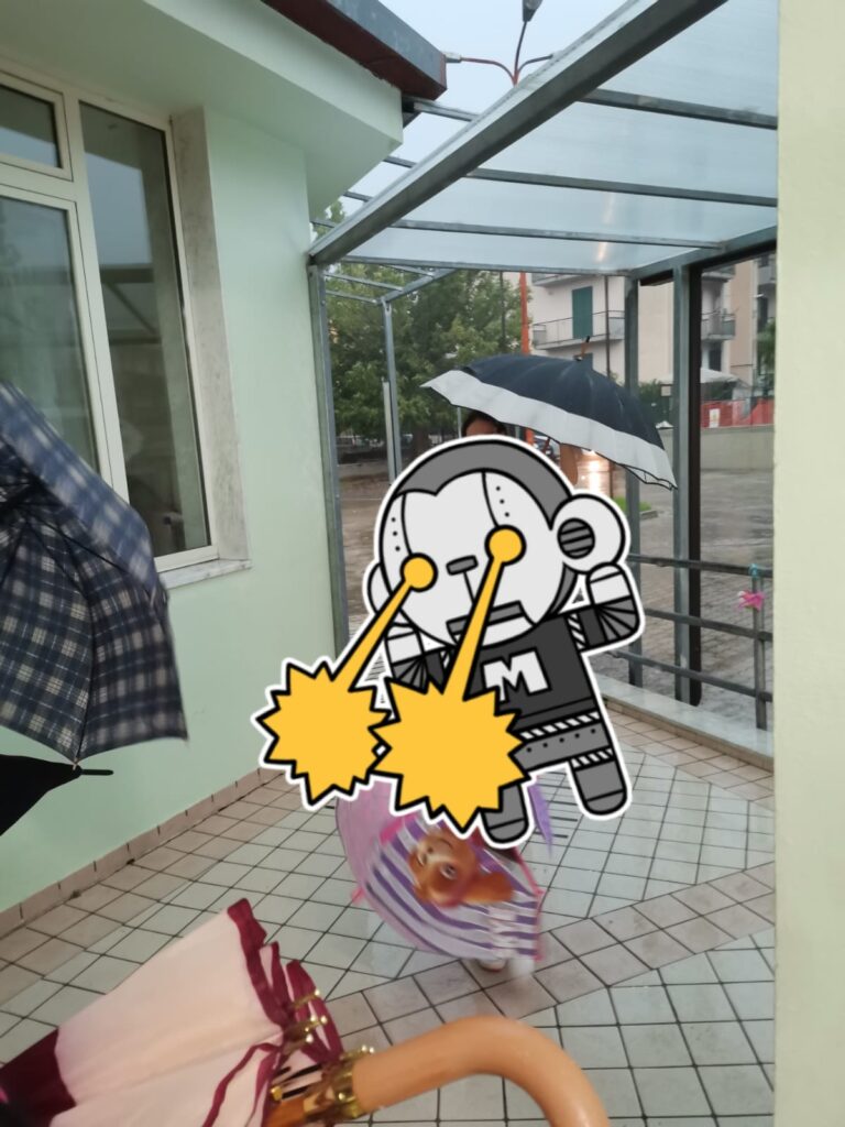 QUADRELLE. Disagi alla Primaria, manca una pensilina per proteggere gli alunni dalla pioggia