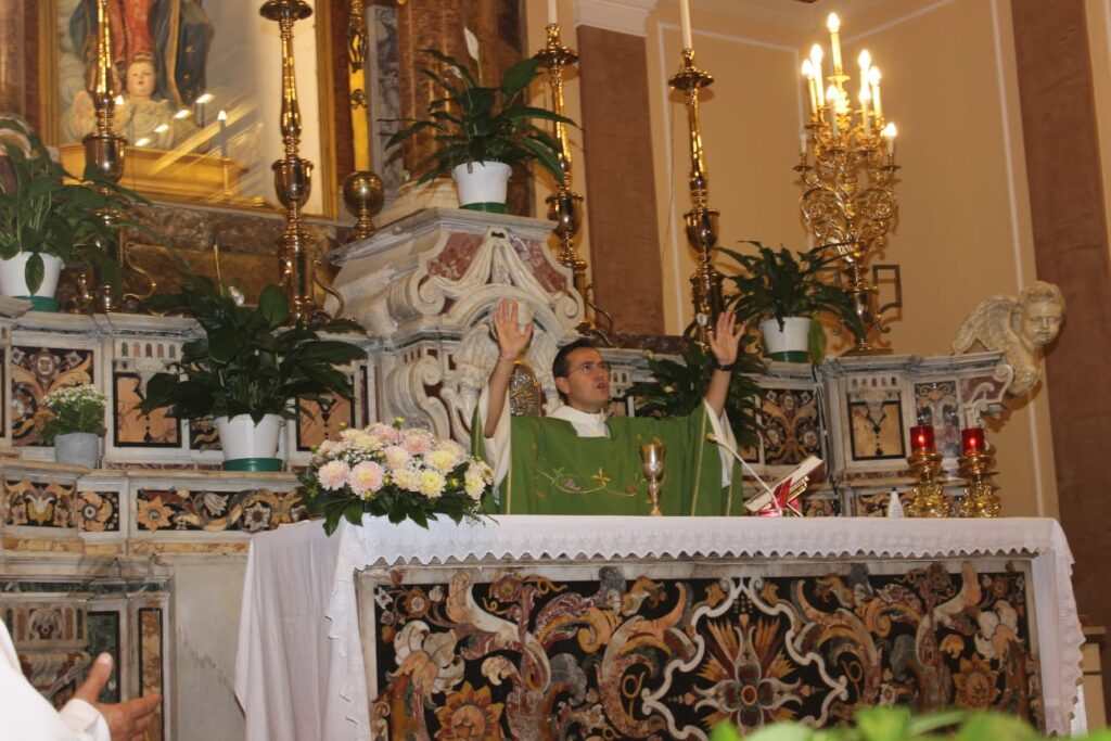 MUGNANO. Le foto più belle della ricollocazione di Santa Filomena nella sua Cappella