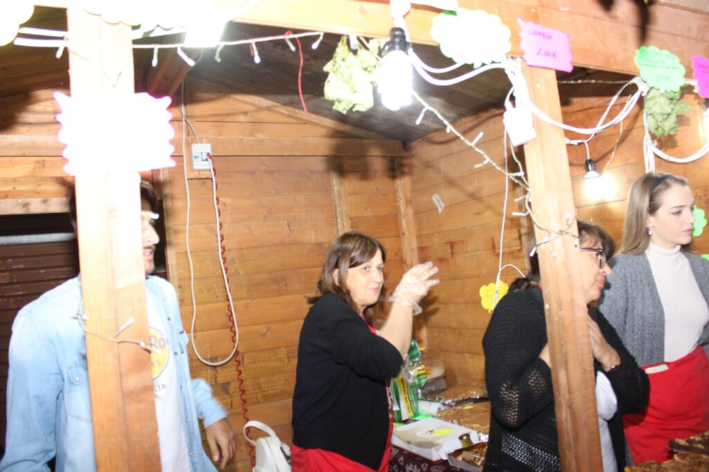 AVELLA. Le foto di un sabato di festa girando per la sagra della Castagna e della nocciola