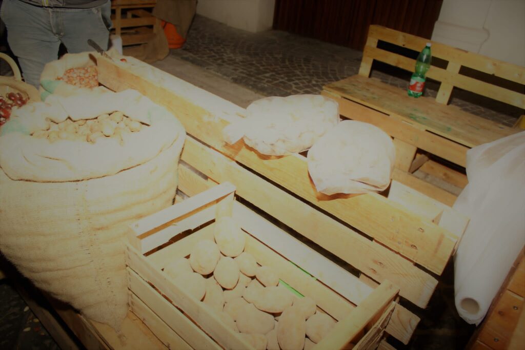 AVELLA. Le foto di un sabato di festa girando per la sagra della Castagna e della nocciola