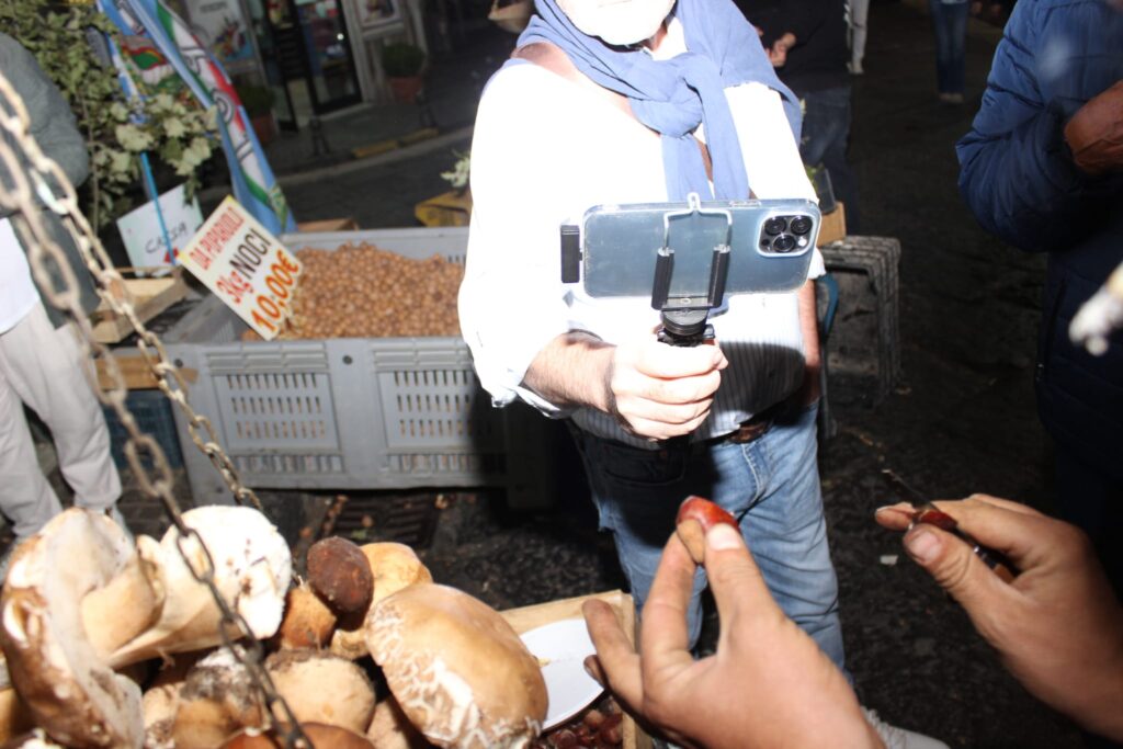 AVELLA. Le foto di un sabato di festa girando per la sagra della Castagna e della nocciola