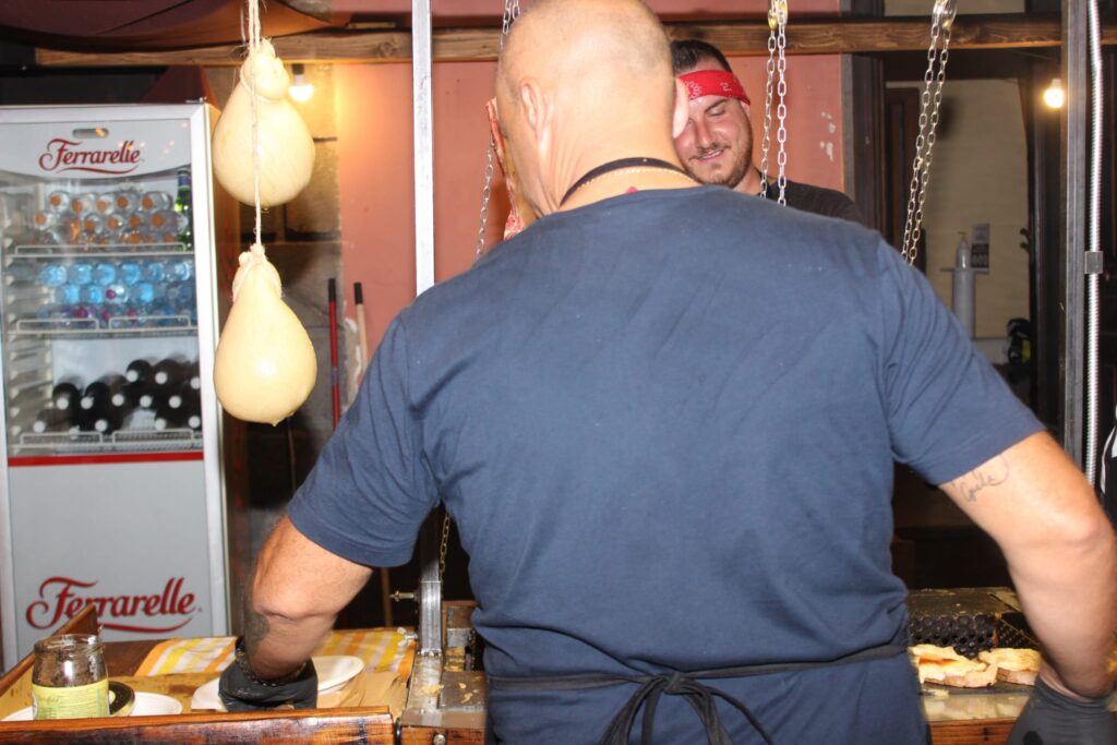 AVELLA. Le foto di un sabato di festa girando per la sagra della Castagna e della nocciola