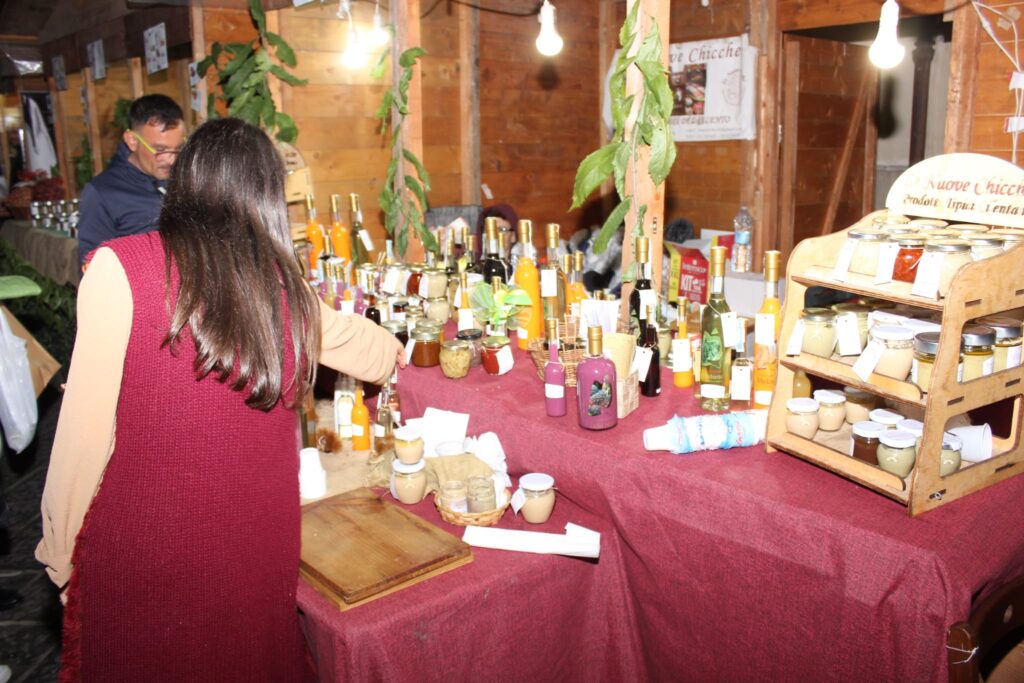 AVELLA. Le foto di un sabato di festa girando per la sagra della Castagna e della nocciola