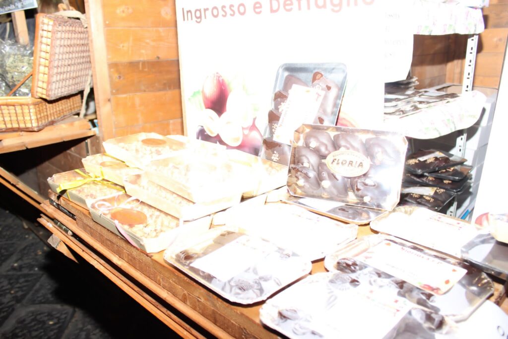 AVELLA. Le foto di un sabato di festa girando per la sagra della Castagna e della nocciola