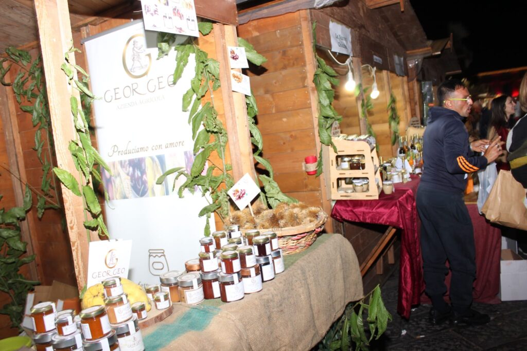 AVELLA. Le foto di un sabato di festa girando per la sagra della Castagna e della nocciola