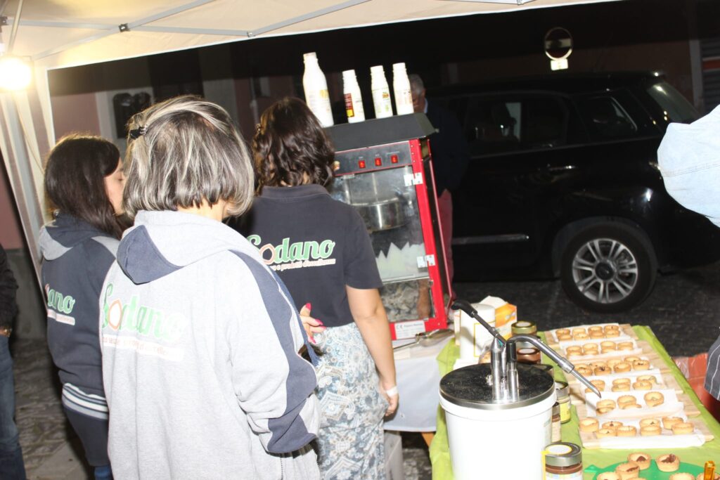 AVELLA. Le foto di un sabato di festa girando per la sagra della Castagna e della nocciola