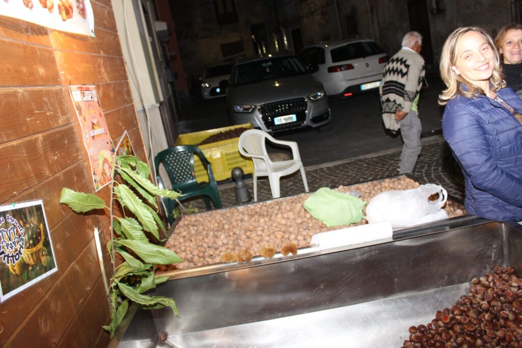 AVELLA. Le foto di un sabato di festa girando per la sagra della Castagna e della nocciola
