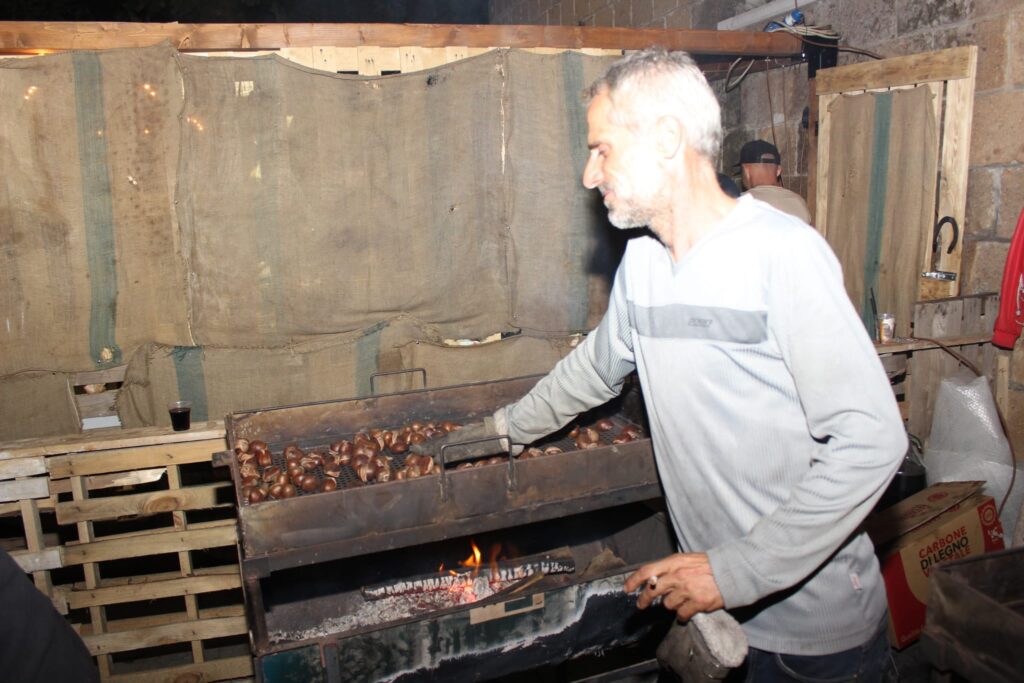 AVELLA. Le foto di un sabato di festa girando per la sagra della Castagna e della nocciola