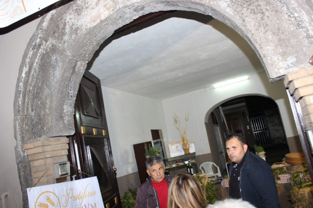 AVELLA. Le foto di un sabato di festa girando per la sagra della Castagna e della nocciola