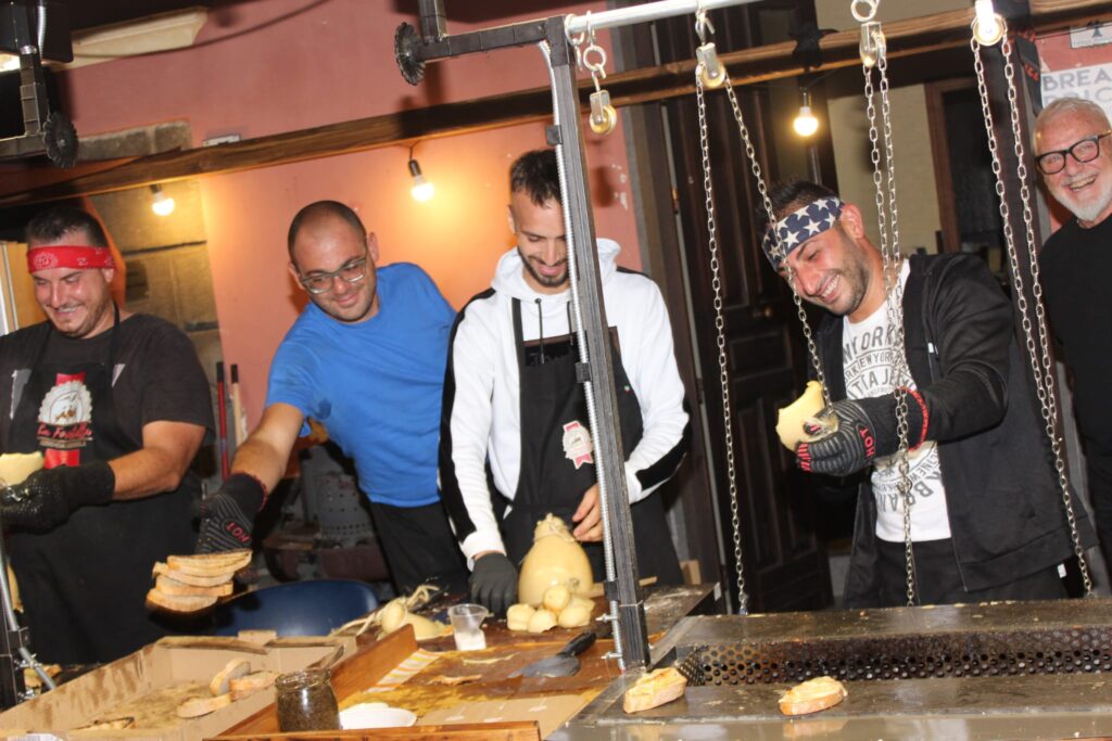 AVELLA. Le foto di un sabato di festa girando per la sagra della Castagna e della nocciola